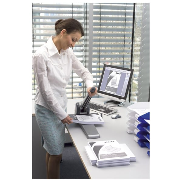 Bušač 2 rupe do 250 listova Leitz